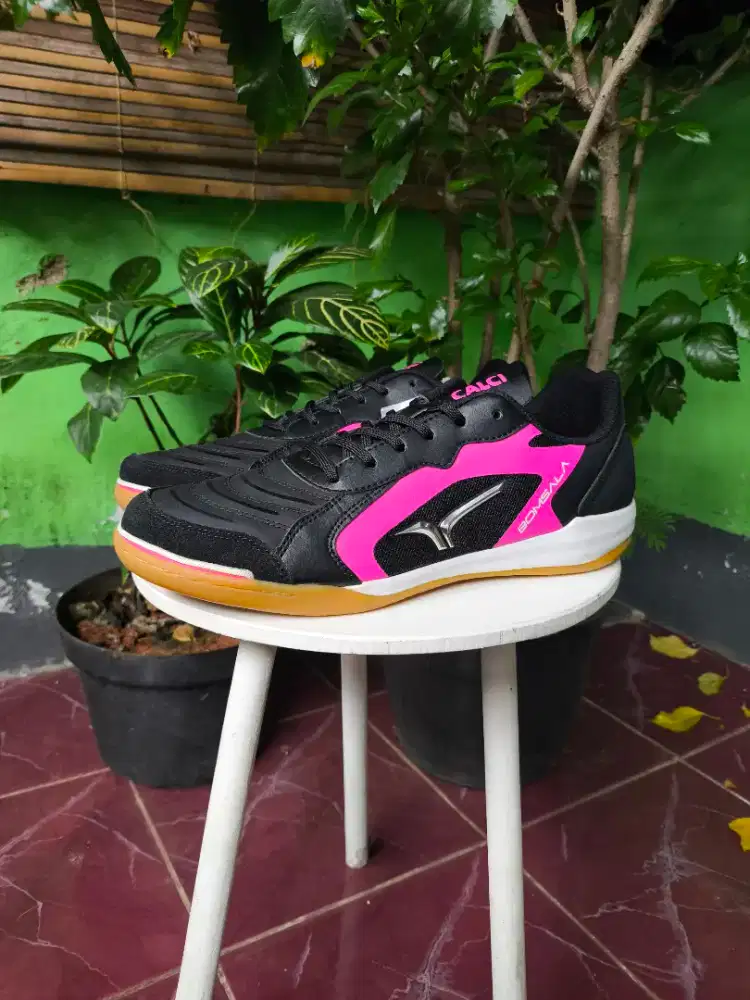 SEPATU FUTSAL CALCI BOMSALA FIERCE PINK