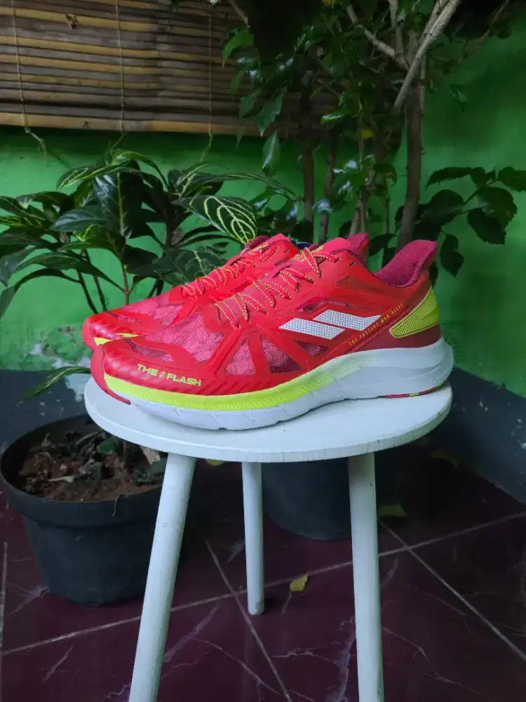 SEPATU RUNNING MILLS TREXIMO SAGA SONIC PACK