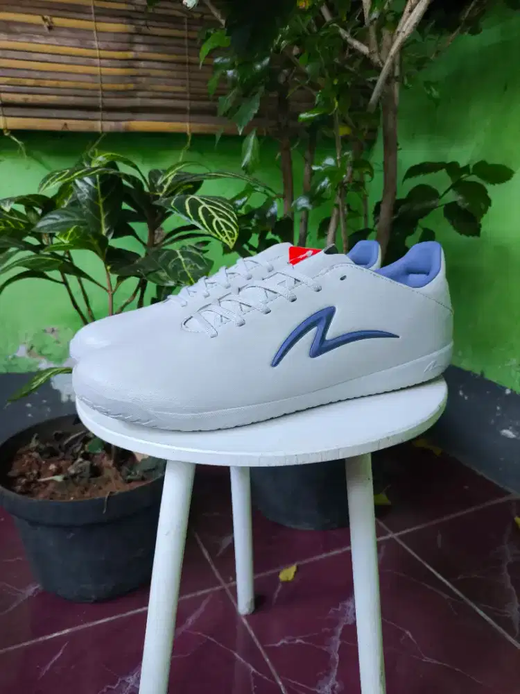 SEPATU FUTSAL SPECS ESSORER IN