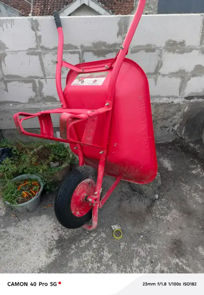 Gerobak sorong bekas