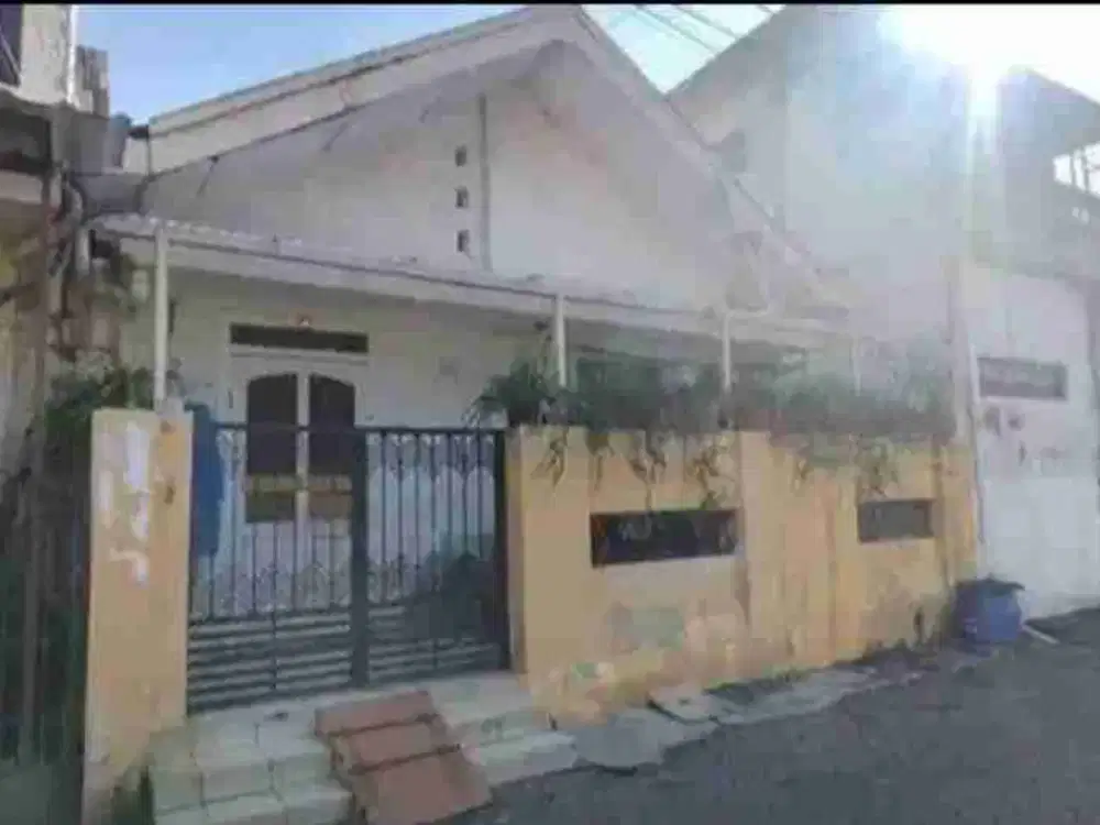 ( TENGAH KOTA ) RUMAH LAMA DI JL KARANG WULAN BARAT BRUMBUNGAN SEMARANG