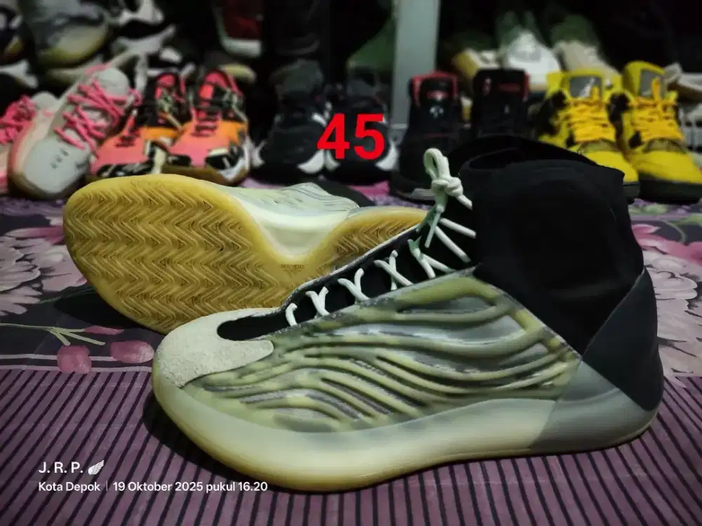 Sepatu second basket