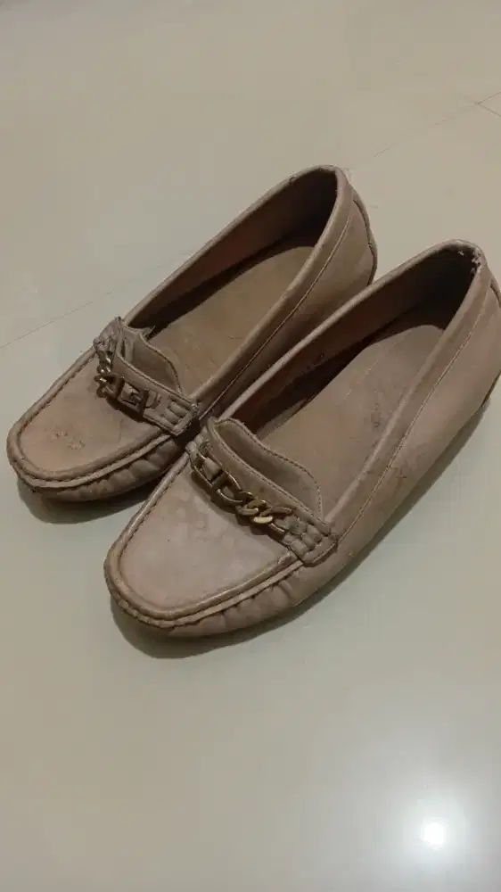 Sepatu murah bekas