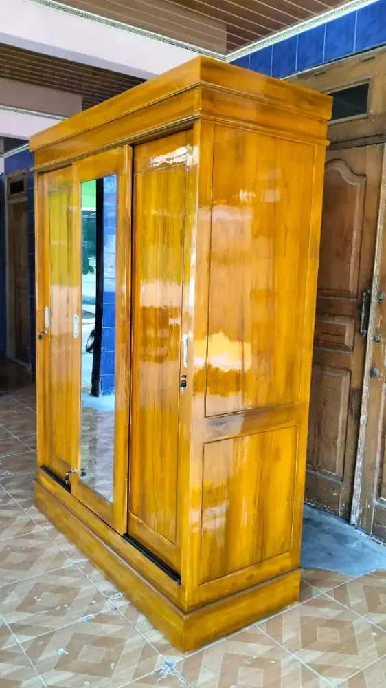 Lemari tiga pintu sliding jati