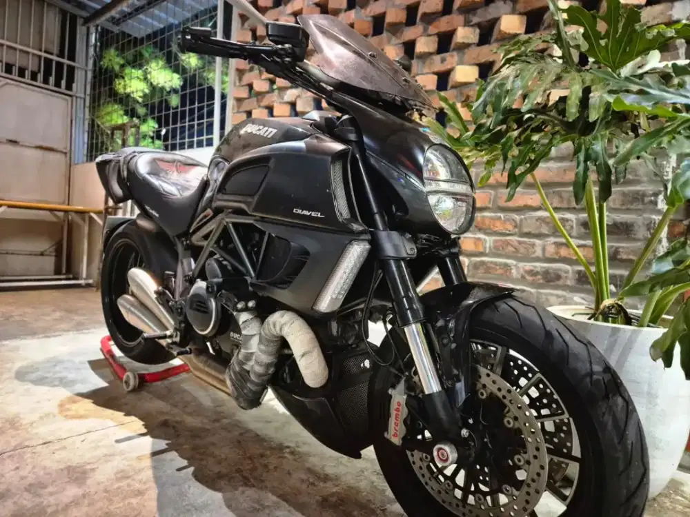 Ducati diavel black 2012
