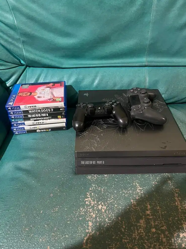 Jual PS 4 Pro 1 TB edisi The Last Of Us 2