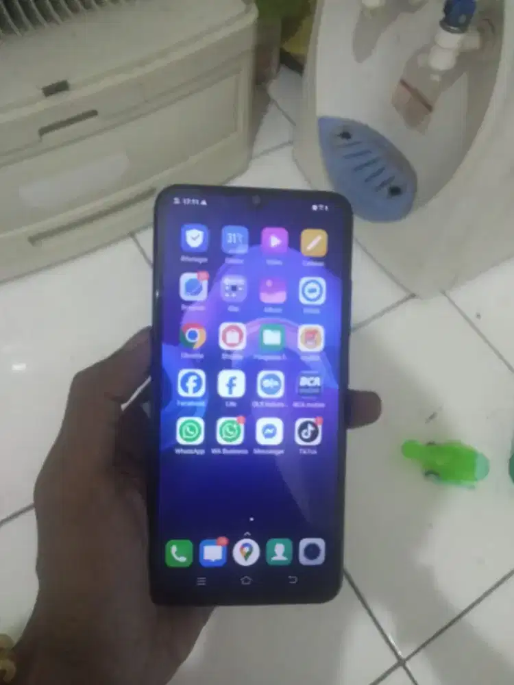 Vivo v11 pro 6/64 sesuai postingan pakaian pribadi