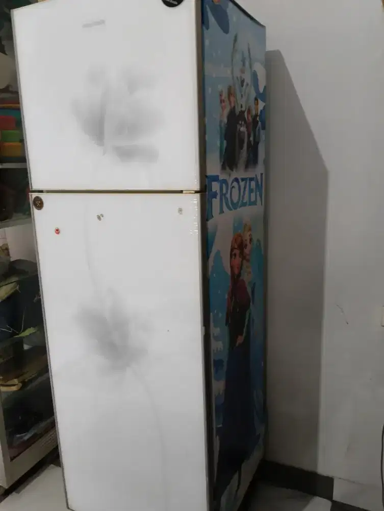 Dijual murah kulkas dua pintu