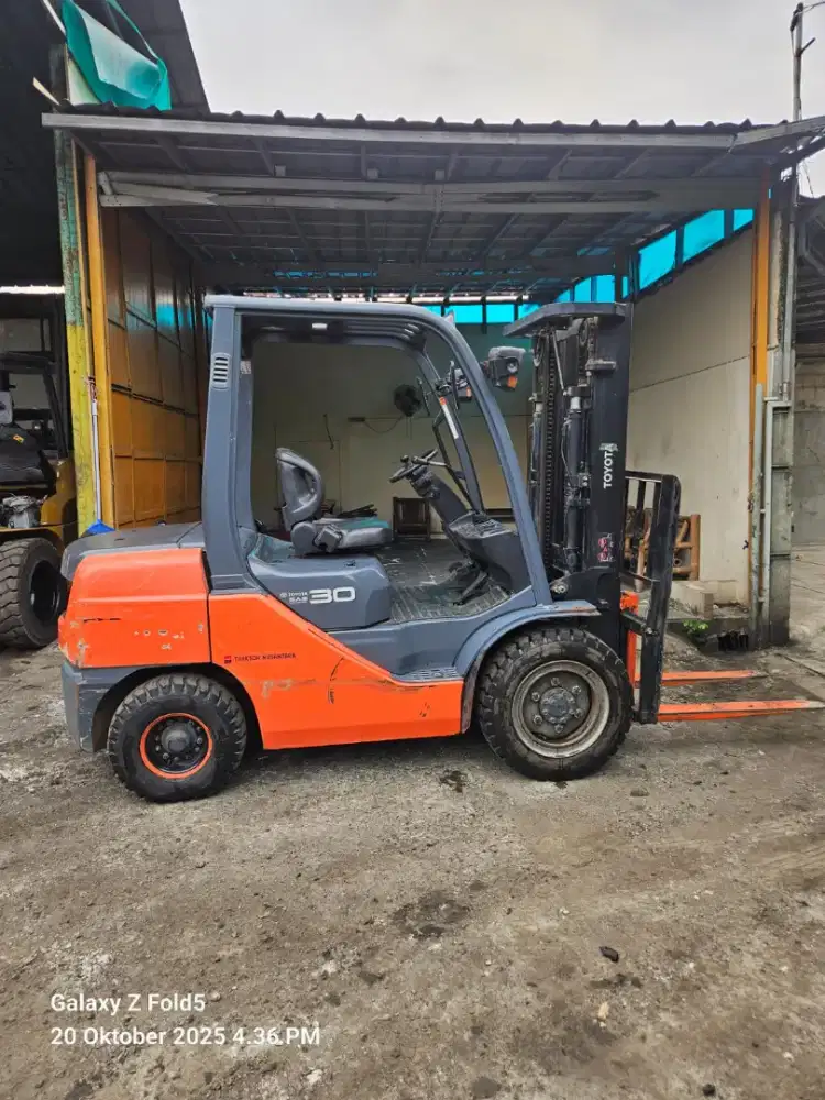 Forklift Toyota 3 Ton,Matic,Threelift 4,3 Meter,1DZ,8FD30,Tahun 2022
