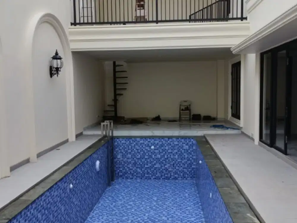 Rumah mewah 2 lantai ada kolam renang di kota wisata