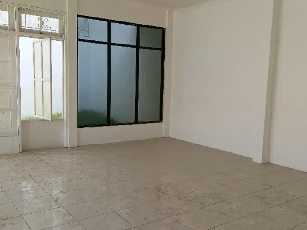 Dijual rumah di boulevard legenda wisata