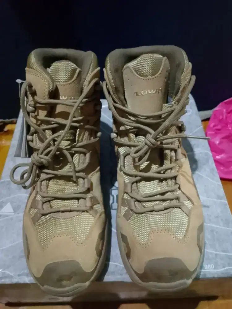 Sepatu tactical lowa cream