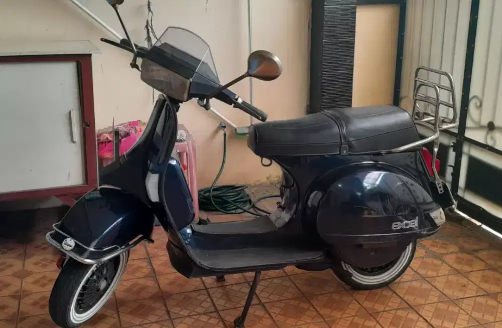 Vespa excel biru 150cc tahun 2002