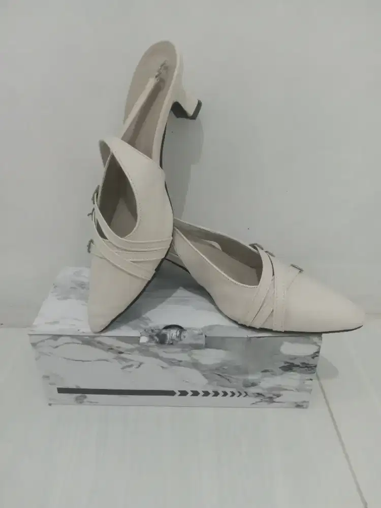 Sepatu kondangan wanita