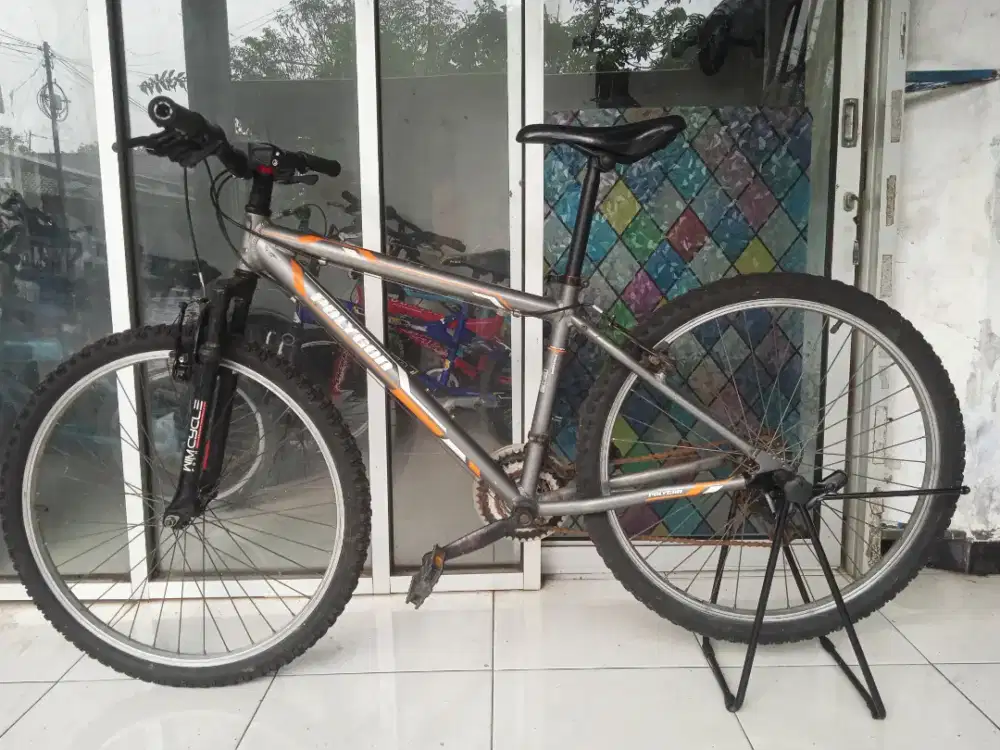 Sepeda gunung MTB polygon Monarch 3
