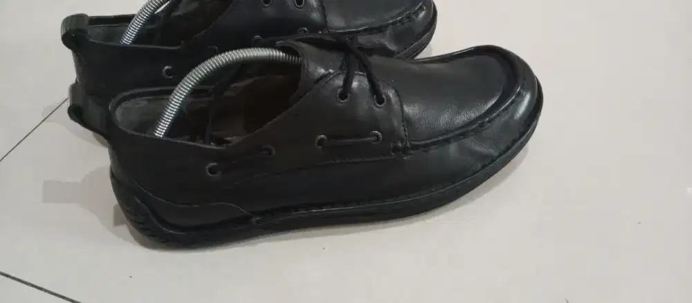 Sepatu brand pria Dr. Martin