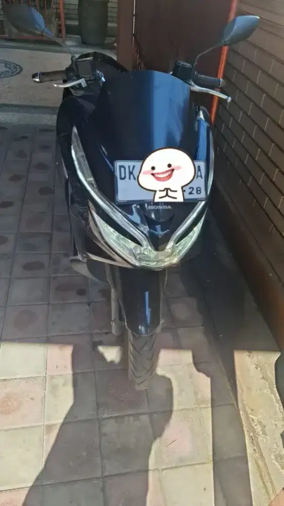 Honda PCX 2018, hitam