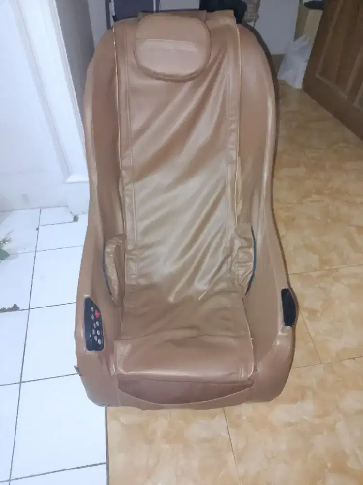 Kursi pijat like new Advan