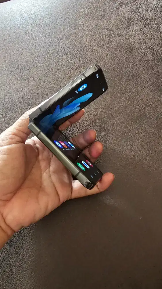 Samsung Z Flip 4 SEIN 256gb normal saja tidak ada minus