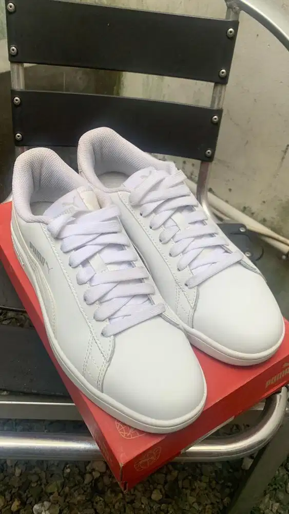 Sepatu putih Puma Smash V2 L - White Preloved