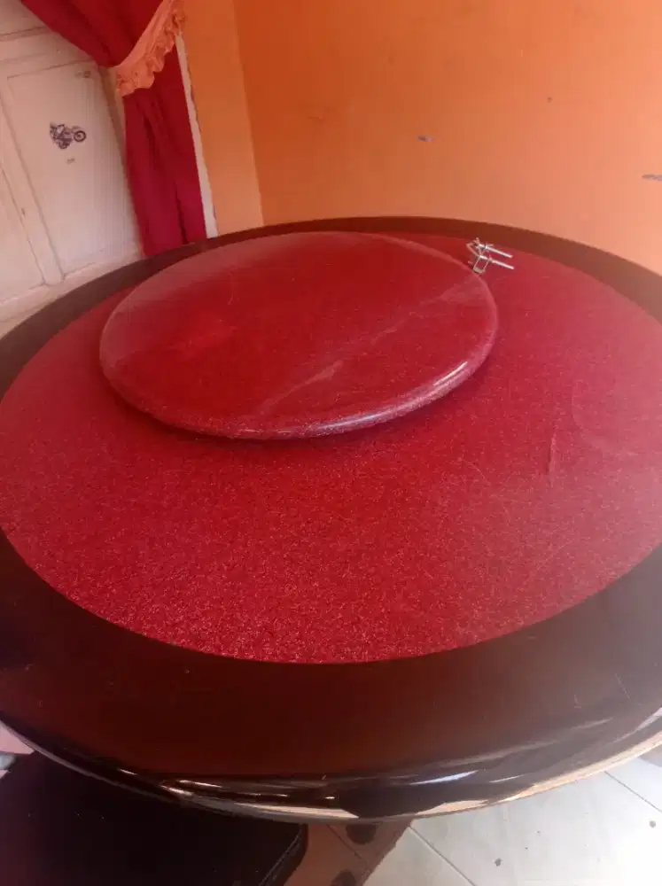 Meja makan  bulat