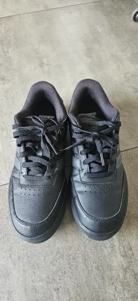 Adidas courtblock hitam size 43 1/3