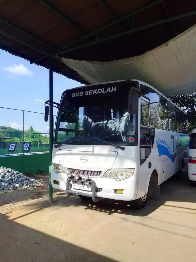 Bus Hino Dutro 2012
