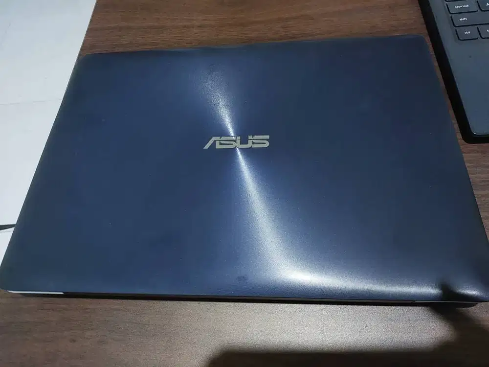Laptop Asus Core i5 7200U. RAM 20480MB. SSD 256. NVIDIA GeForce 940MX