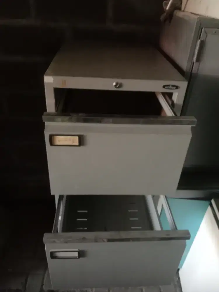 Filing kabinet, nakas ful plat bekas