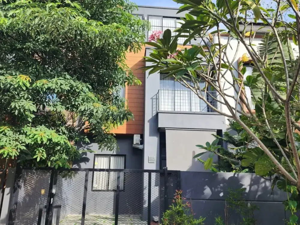 Dijual Rumah Bebas Banjir di Kencana Loka BSD By Rumah Chinida