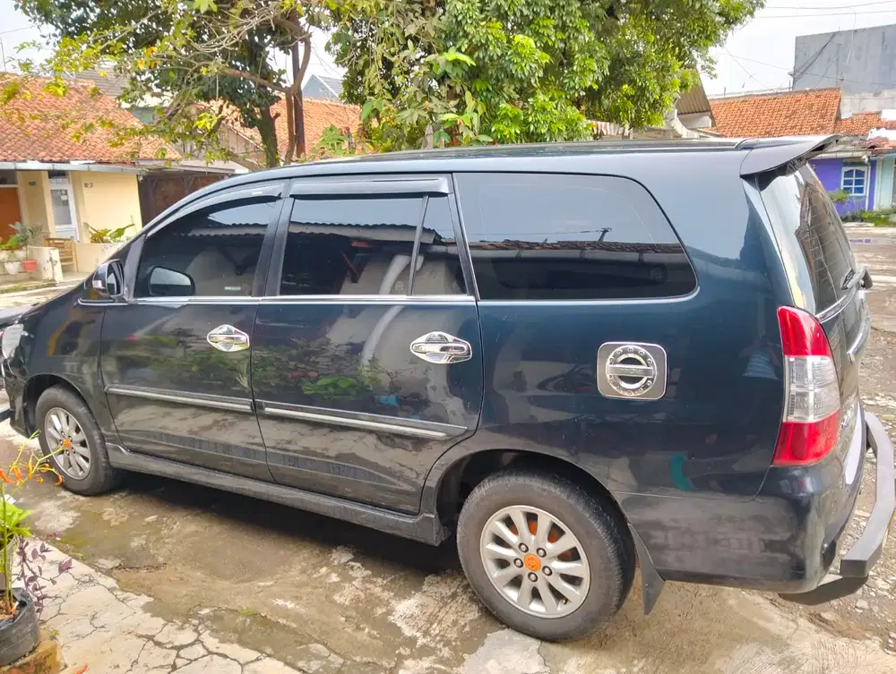 Innova tahun 2012 matic V Bensin
