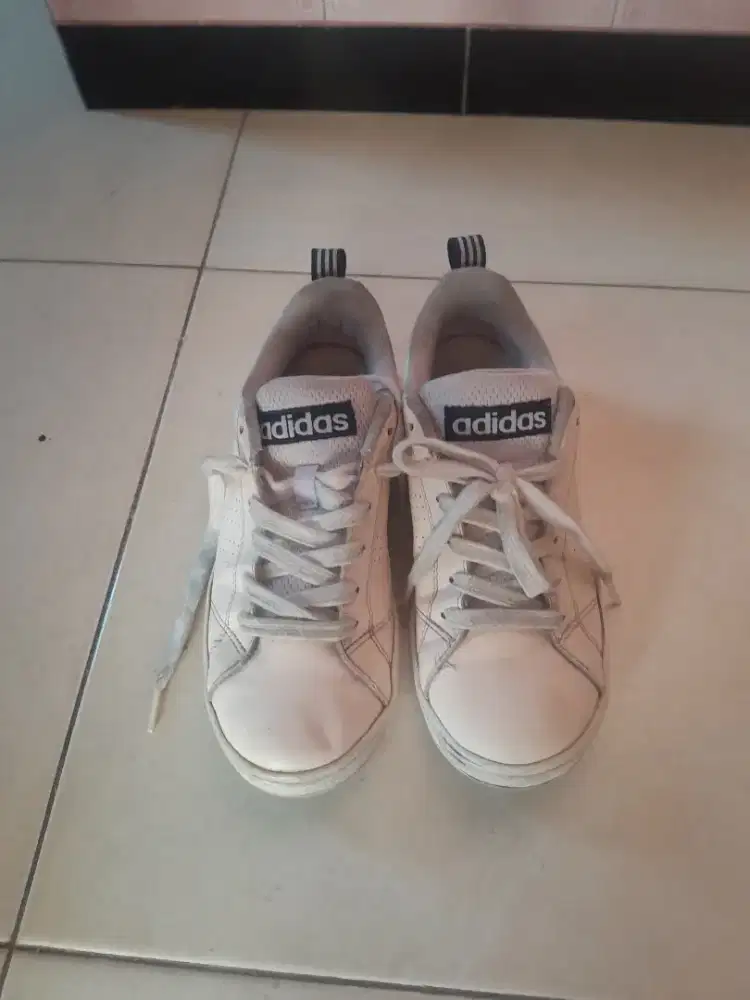 Sepatu second adidas neo 39