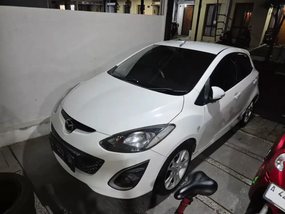 Mazda 2 R AT 2011 Mazda2 pajak panjang