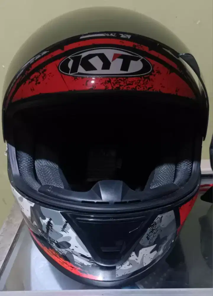 Jual saja helm masih bagus kondisinya 98 persen ukuran L cek ke lokasi