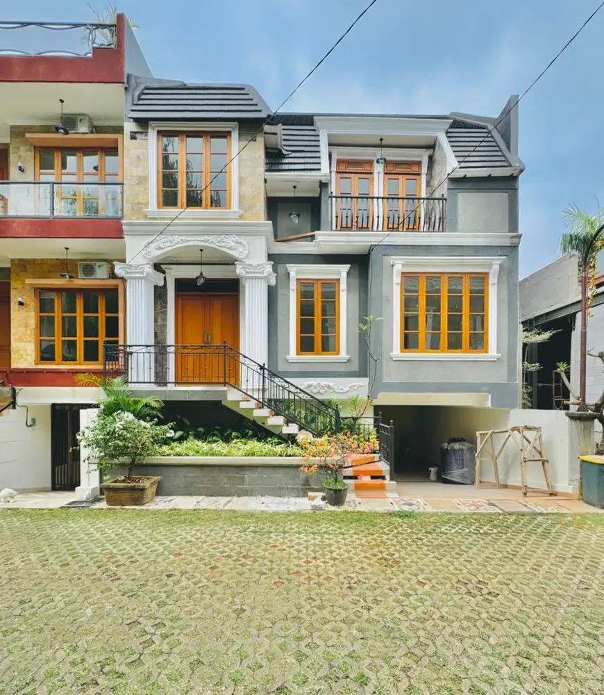Dijual Rumah 3 Lantai Dekat MRT Lebak Bulus