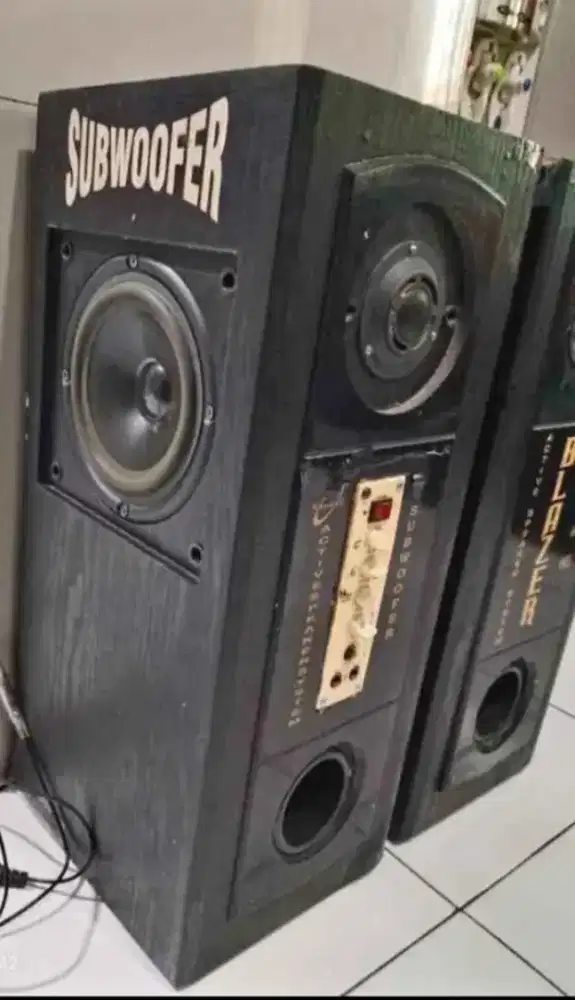 Speaker aktif subwoofer