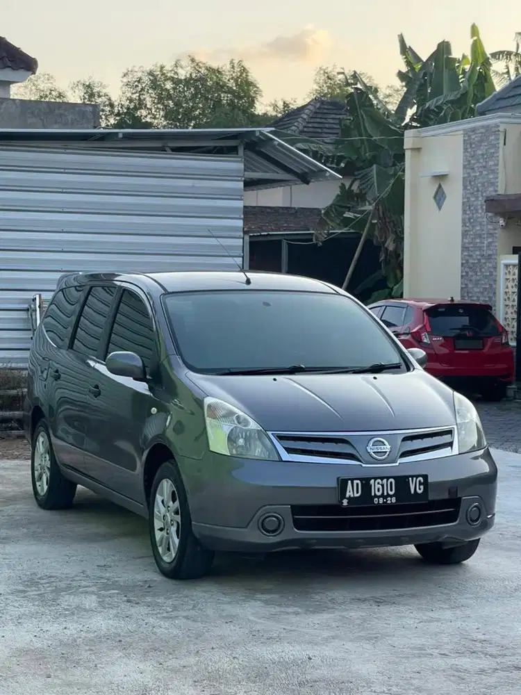 Grand Livina SV M/T 2011