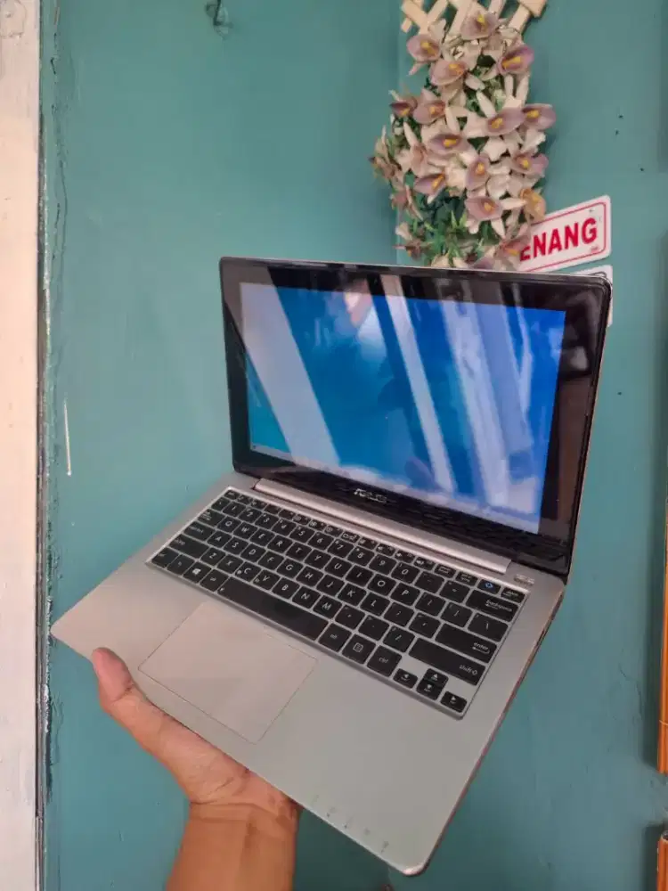 Prosesor: Intel Core i3 Generasi ke-3

RAM: 4GB