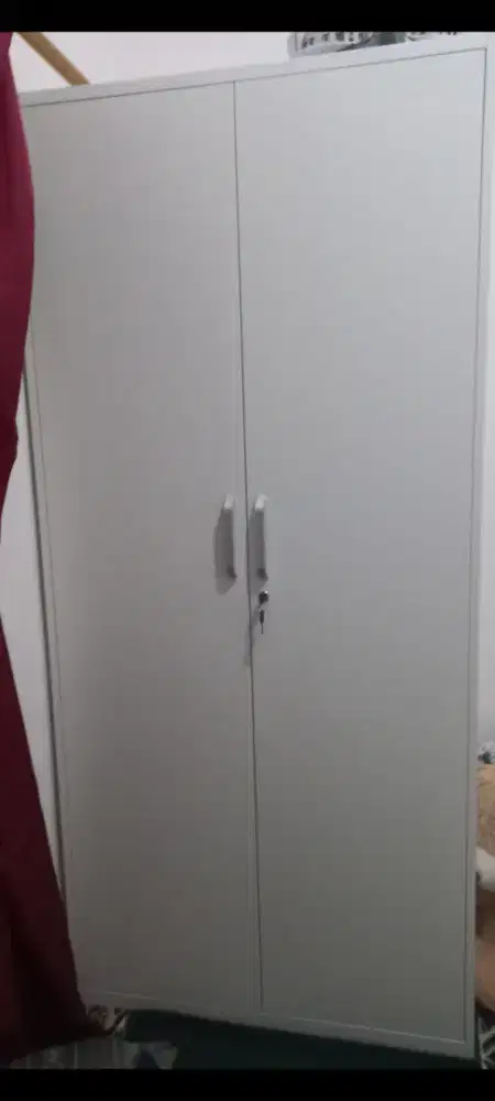 Lemari pakaian 2500
