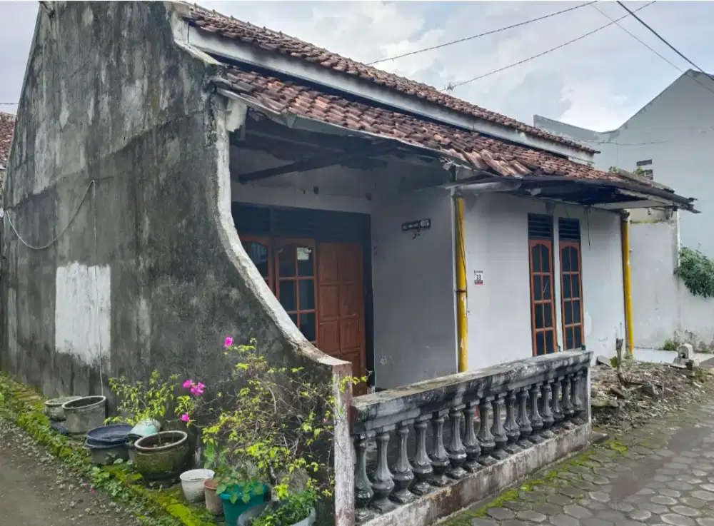 Rumah Lama Dekat UMY untuk Dijadikan Hunian, Homestay, Kost. Strategis