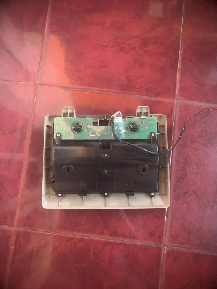 Tempat kaca mata/ lampu kabin grand innova 2004-2015