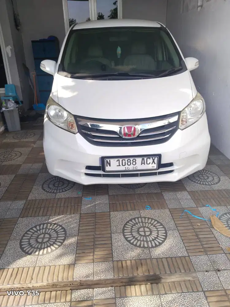 Honda freed otomatiic. Psd. E. 2013