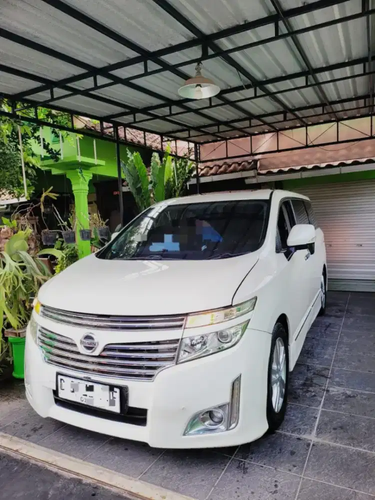 Jual Mobil Nissan Lgrand thn 2011