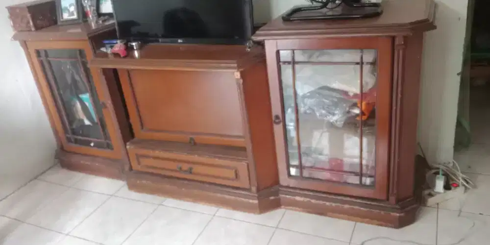 Dijual cepat. Lemari pajangan/bufet uk 2,2mtr, lbr50cm, tinggi 70cm