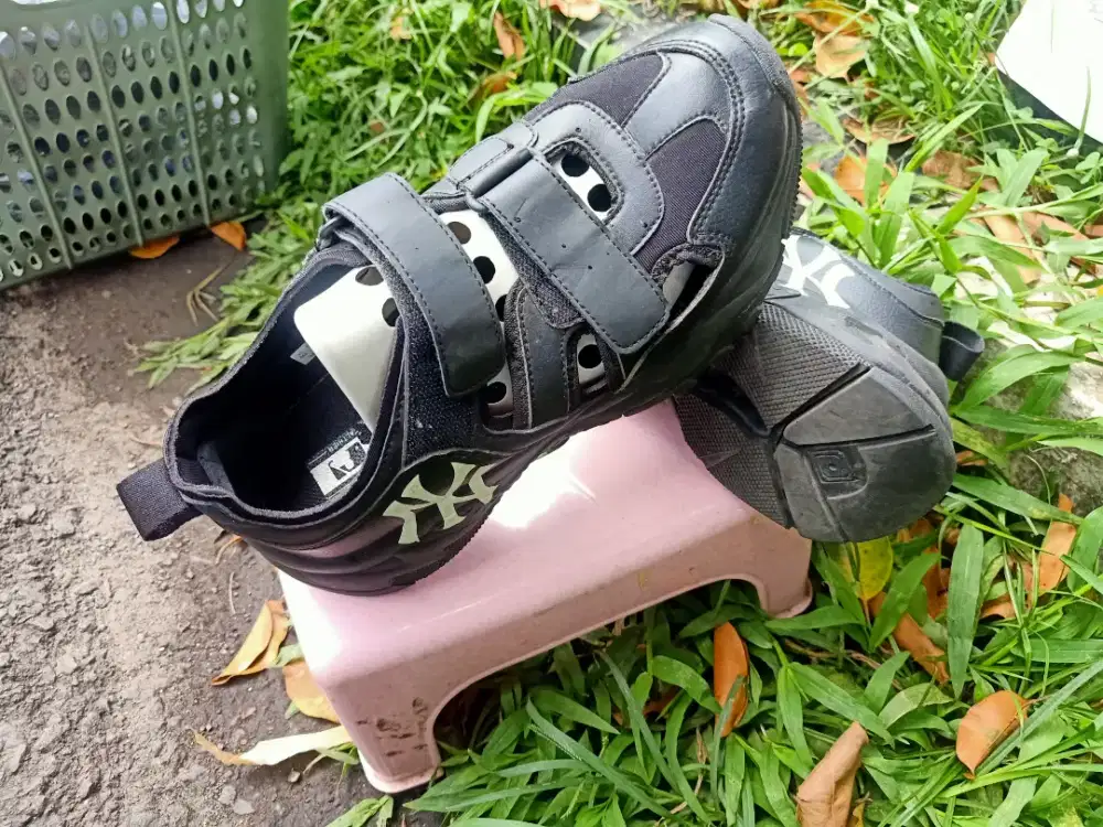 Sepatu sandal 'MLB' ori size 41