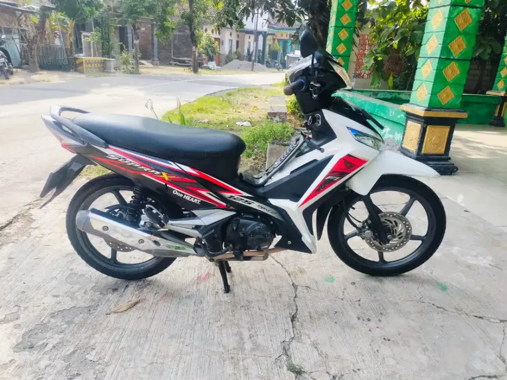 di jual Supra 125 injeksi tahun 2014 surat lngkap pajak hidup AE ngawi