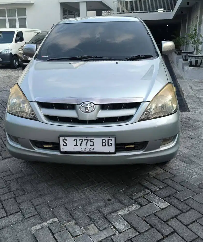 Di tawarkan mobil Toyota Innova g bensin 2005