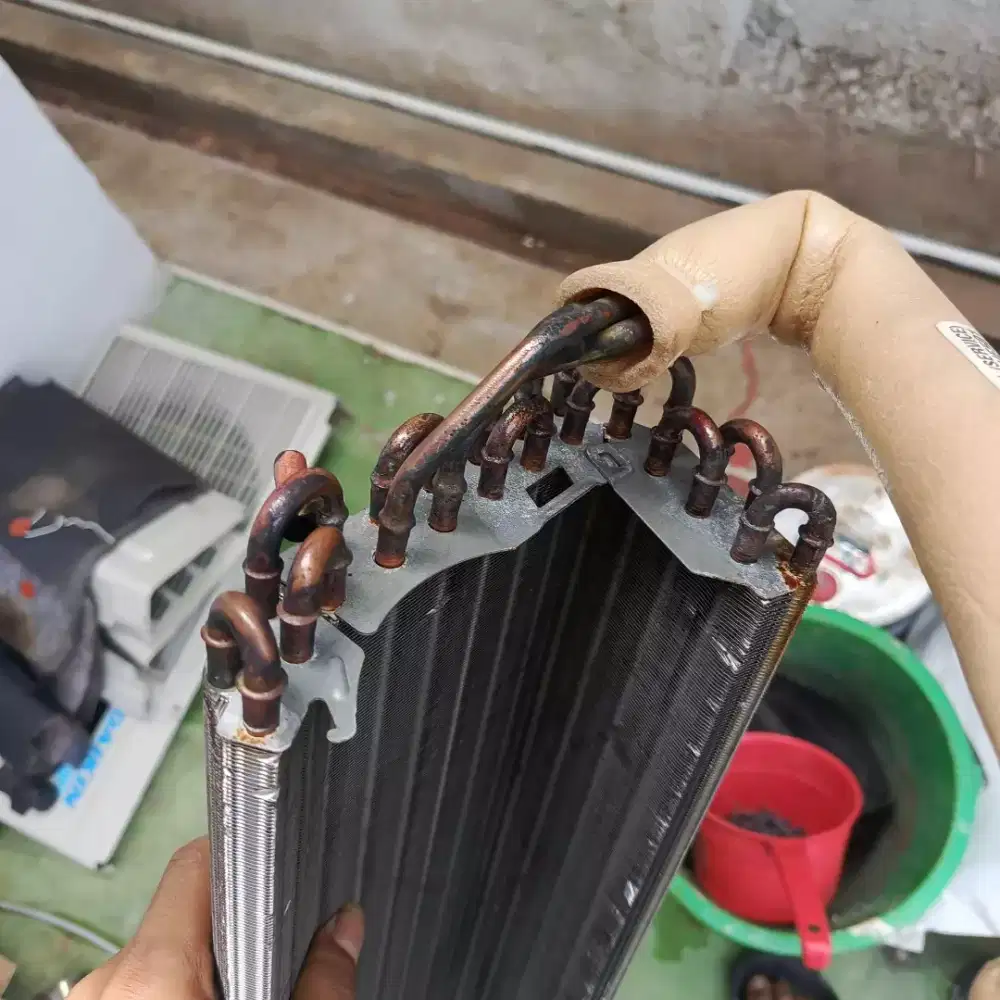 Servis ac bocor,ac mampet,ac tidak dingin dan bongkar pasang ac