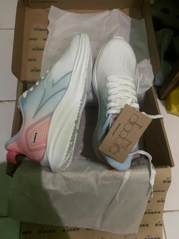Jual sepatu running diadora new