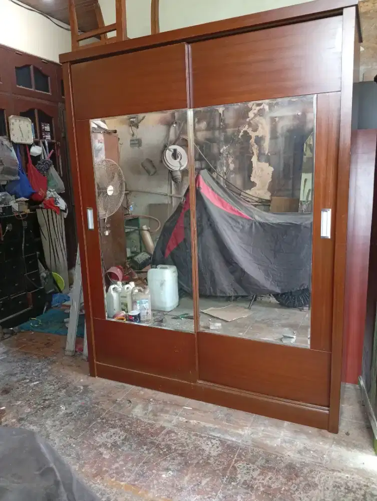 Di jual lemari pakaian sliding